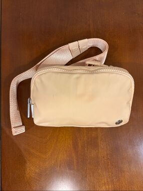 lululemon melon Everywhere Belt/crossbody bag